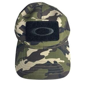 Oakley Men’s Camo Performance Fit Small/Medium Fitted Hat